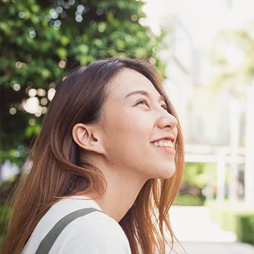 traveler backpacker asian woman travel in bangkok 5ATNE73.jpg